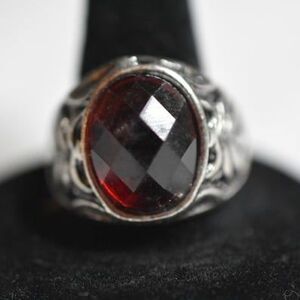 Eye Catching Red Oval Cut Glass Stone Engraved Silver Tone Band Sizes 11 13 Ring
